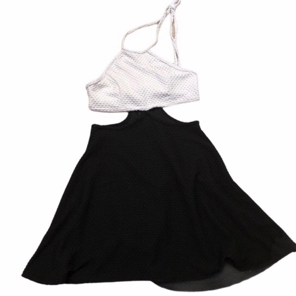 Textured Cutout Dress - Picture 7 of 8